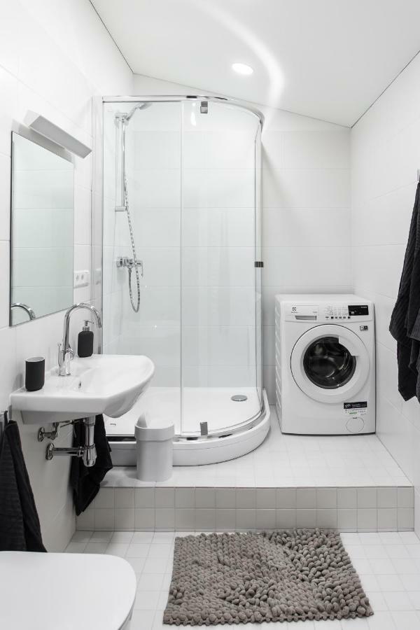 Deluxe Apartments By Hostlovers Каунас Екстериор снимка