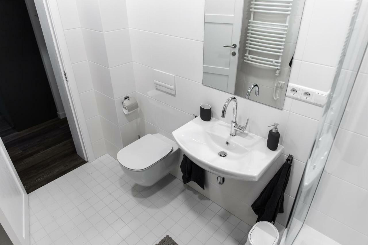 Deluxe Apartments By Hostlovers Каунас Екстериор снимка