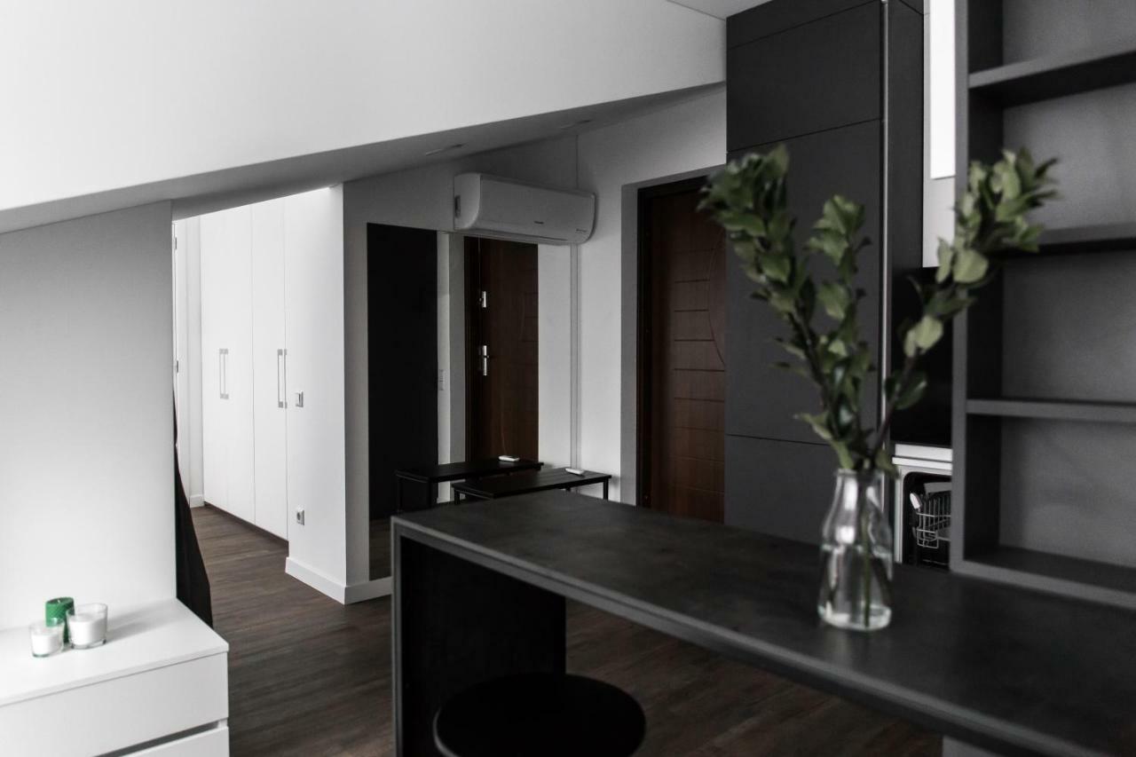 Deluxe Apartments By Hostlovers Каунас Екстериор снимка